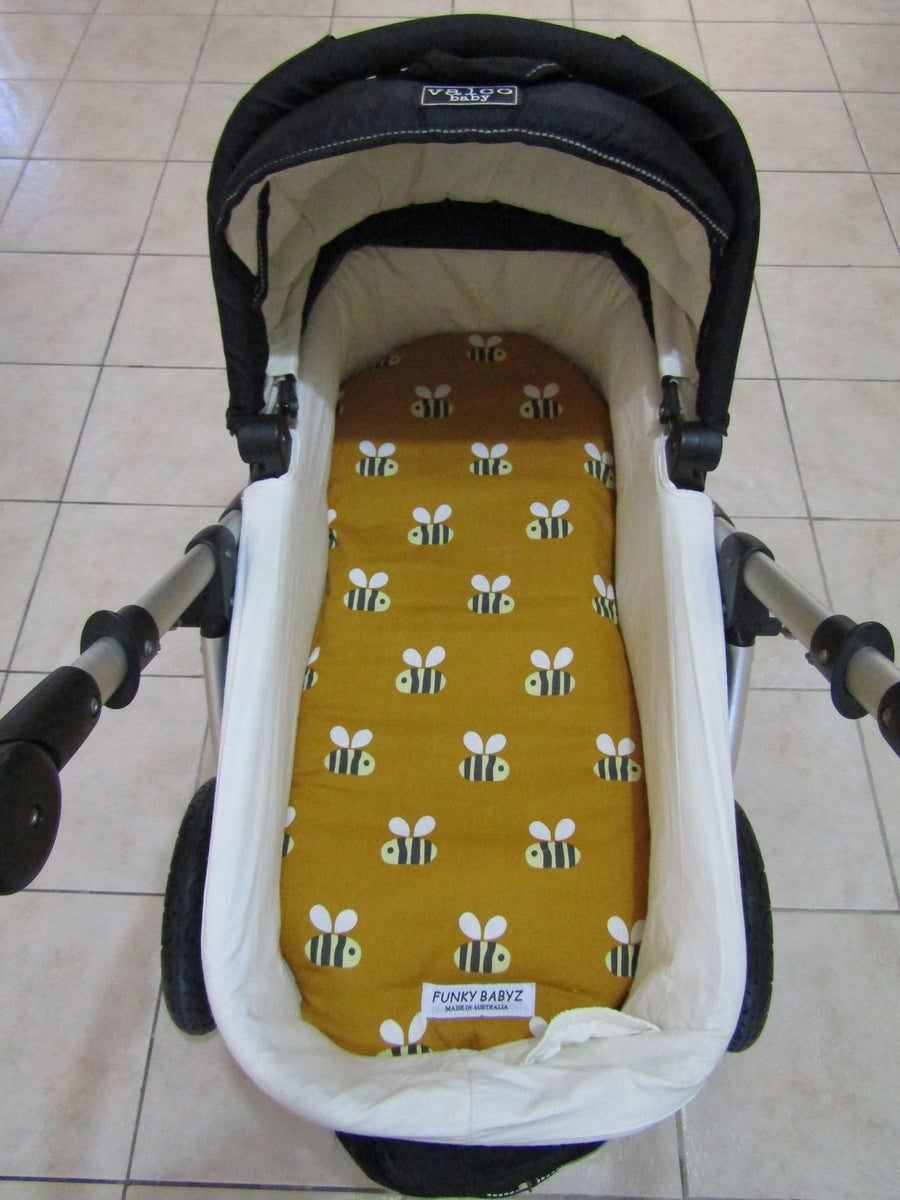 Pram/stroller bassinet liner-Buzzing bees – Funky Babyz