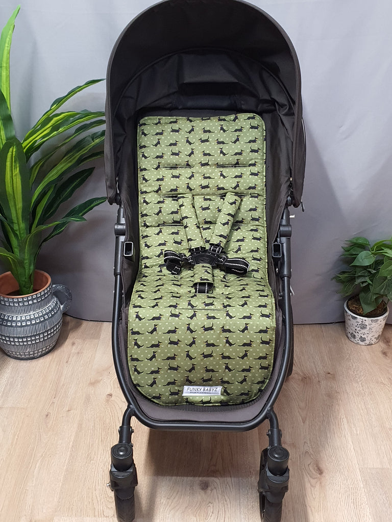 Pram liner set universal,100% cotton-On the farm,black working dogs