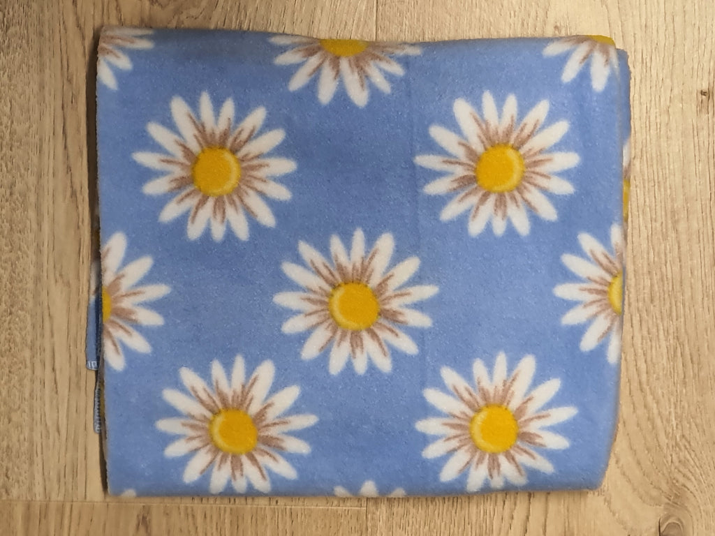 Soft Fleecy Blanket-Pretty white daisy