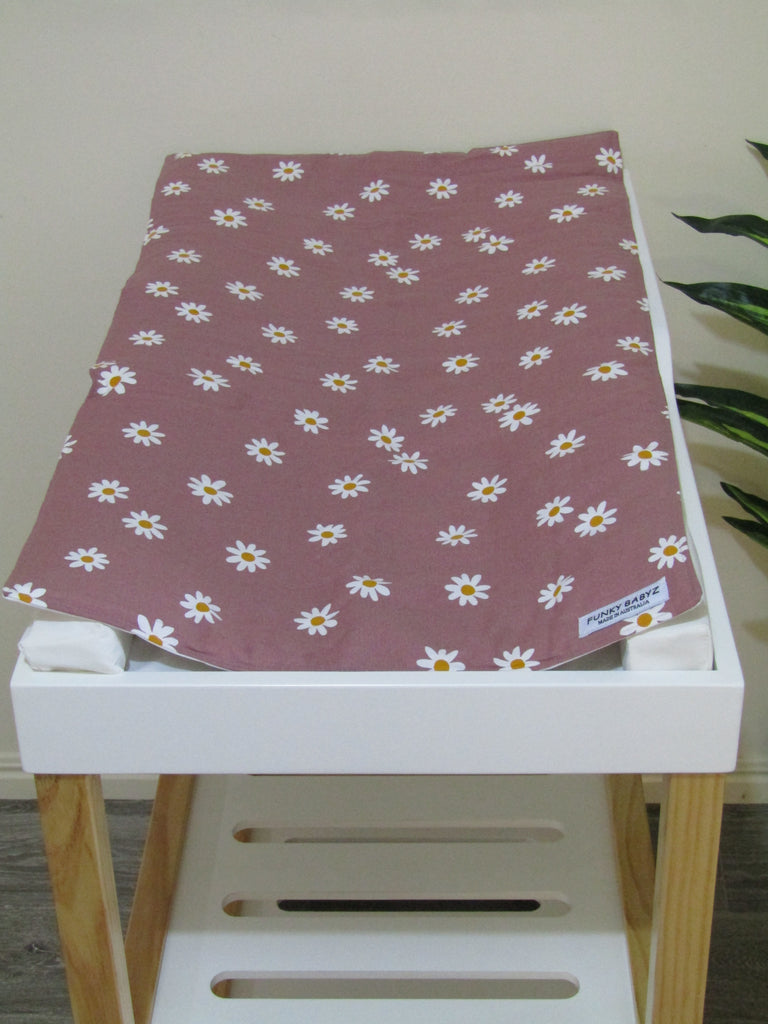 Waterproof changing mat-White daisies,dusty pink